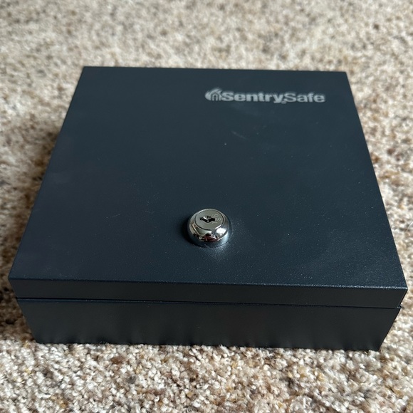 SentrySafe Storage & Organization Sentrysafe Lockbox With Key
